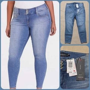 Torrid jegging jeans plus size 18 
medium Blue